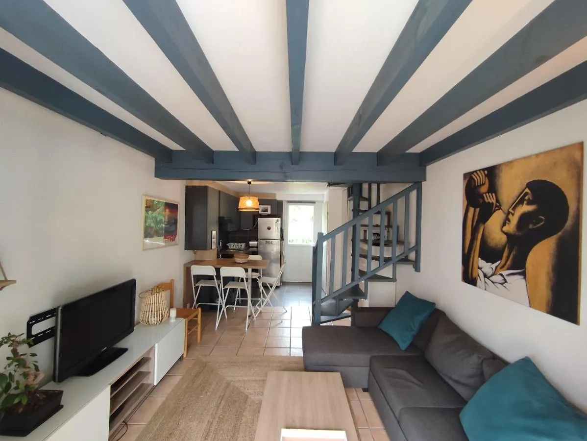 Petit Oasis Avec Piscine location